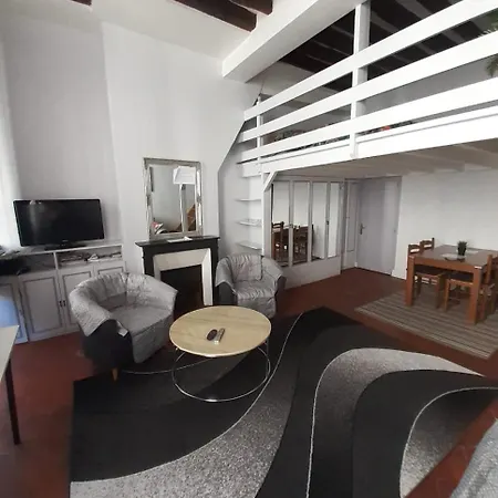 Grand Classique Marais Apartment