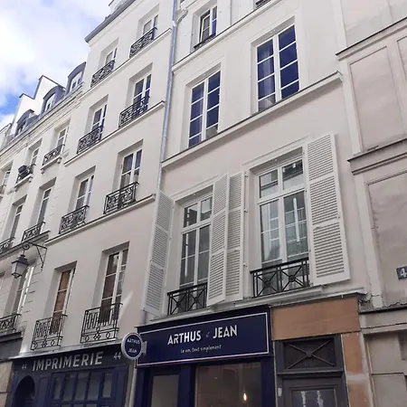 Grand Classique Marais Apartment *